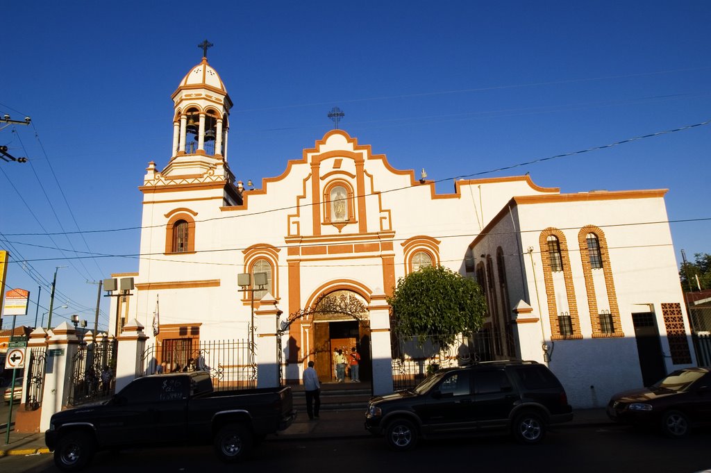 Iglesia en Costitucion y Mejia