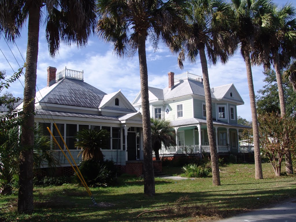 a pair of Four-Squares, historic Apalachicola Florida (11-27-2011)