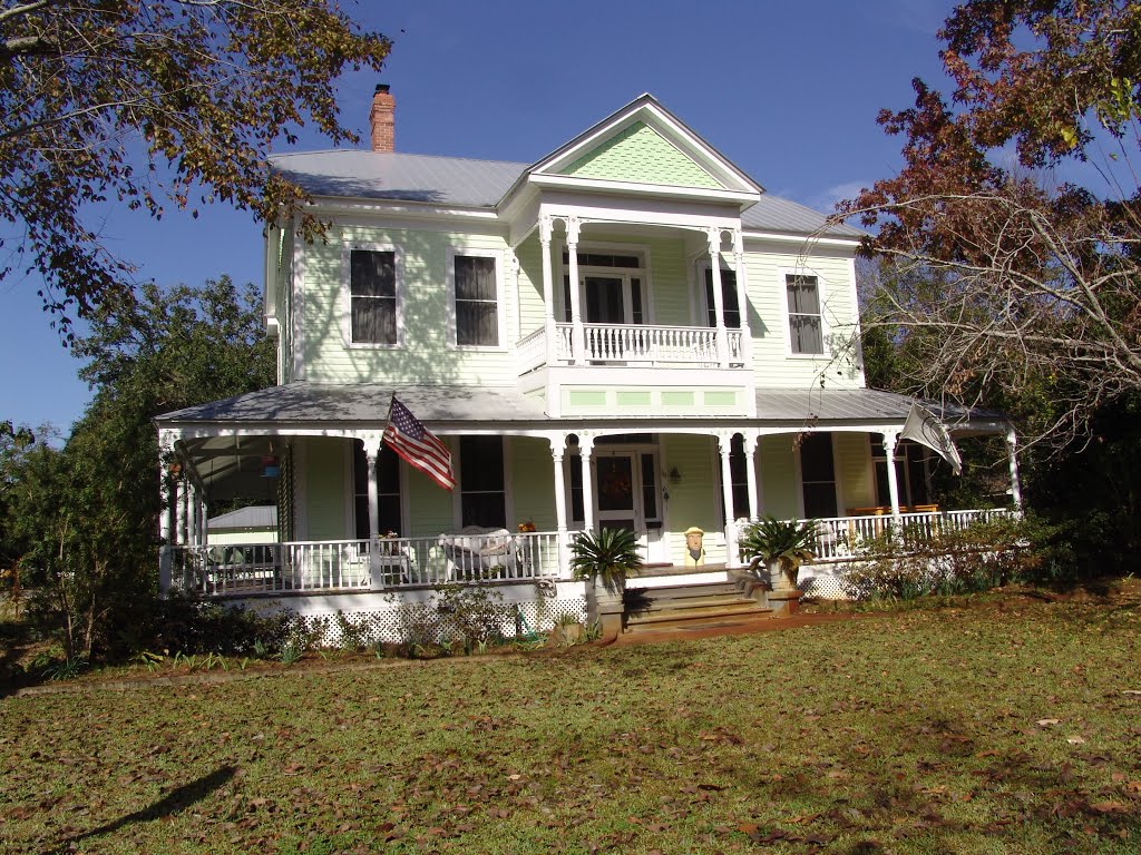 Apalachicola style Victorian, built in 1907, historic Apalachicola Florida (11-27-2011)