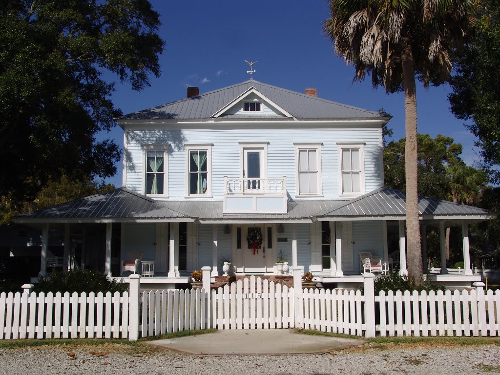 American Four-Square with unique porch, historic Apalachicola Florida (11-27-2011)