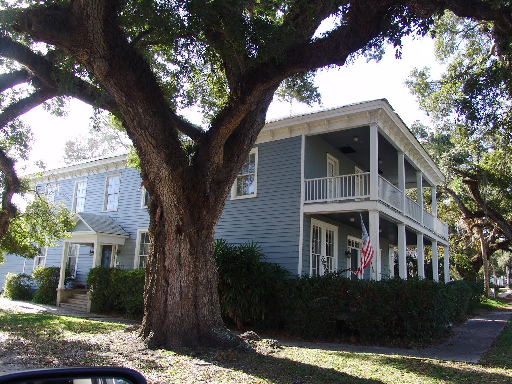 Southern Antebellum house, historic Apalachicola Florida (11-27-2011)