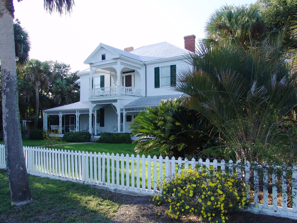 Apalachicola style Victorian, 1873,1881 Grady-Hodges house, historic Apalachicola (11-26-2011)
