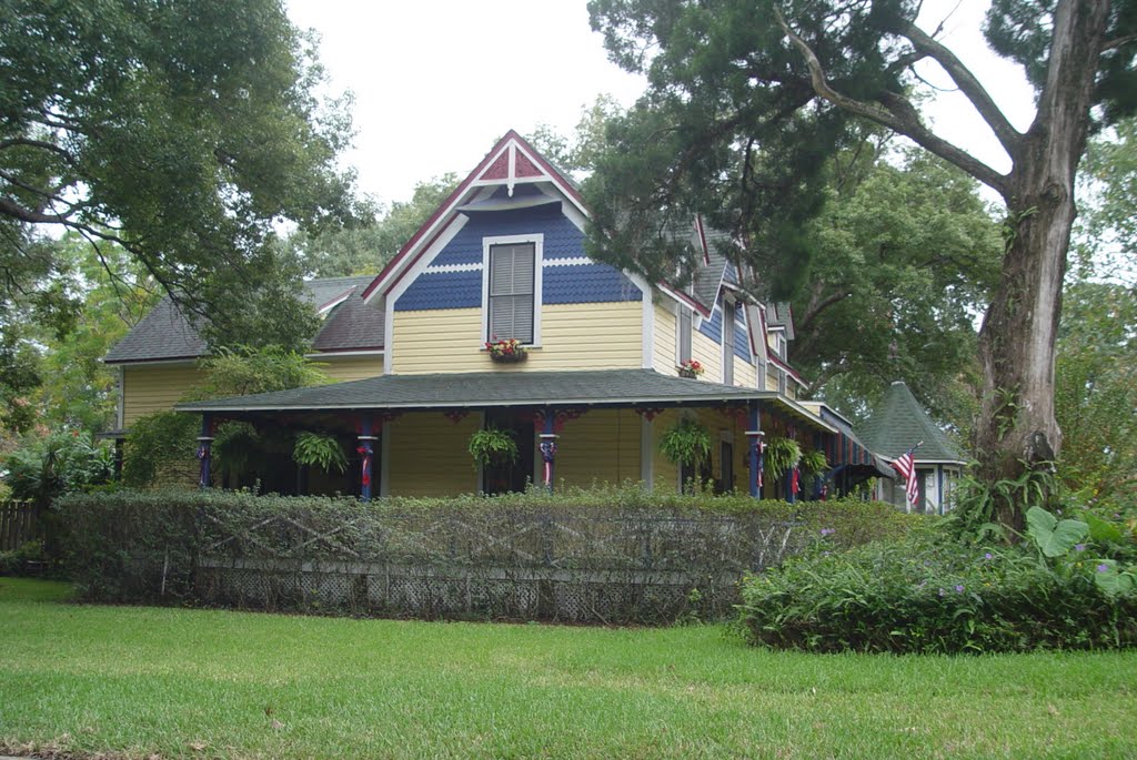 Florida style victorian house, Apopka (11-22-2009)