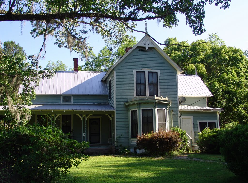 1883 Skinner house, northern style victorian, Archer Fla (4-30-2011)