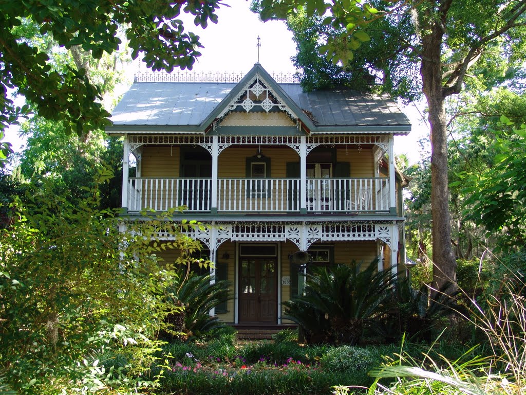 1885 Pearson house, most gingerbread added later, Archer Fla (4-30-2011)