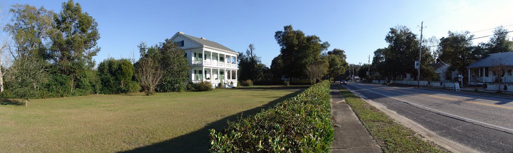 panoramic of historic Bagdad & the 1847 Thompson house (12-31-2011)