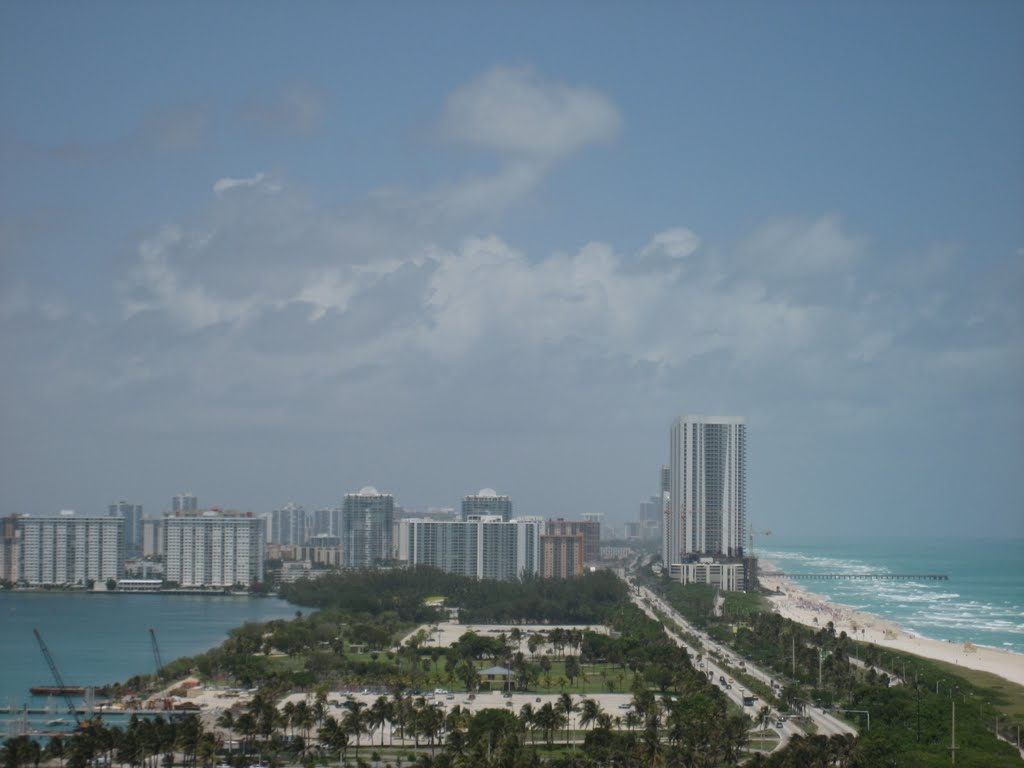 Bal Harbour Resort, view to the north afar