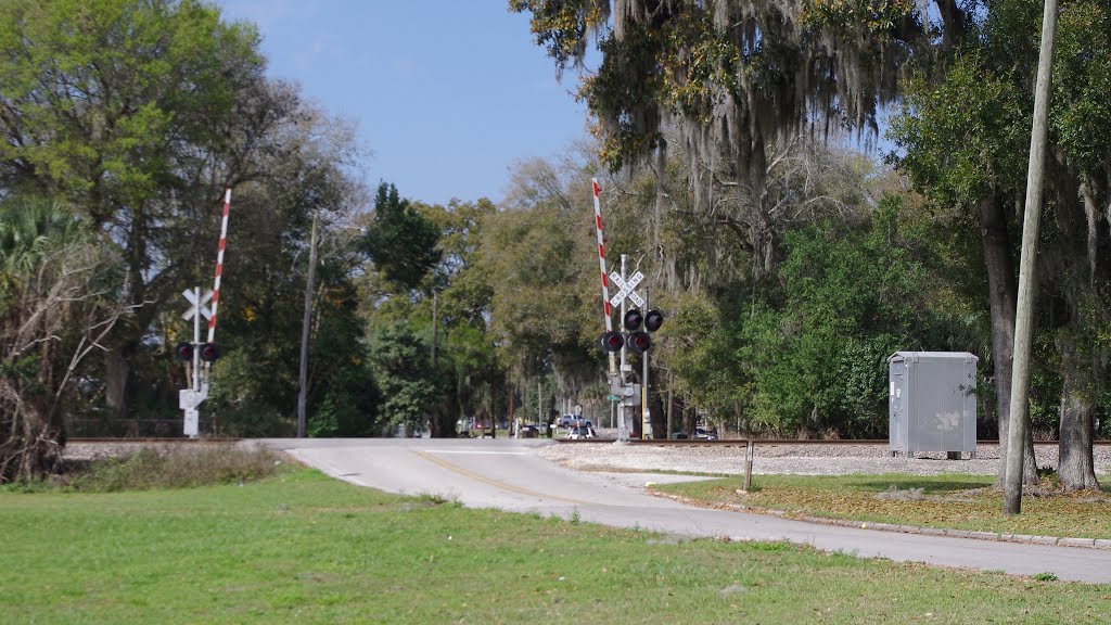 2014 02-25 Bartow, Florida - E Church St & Fleetwood Ave - rail crossing
