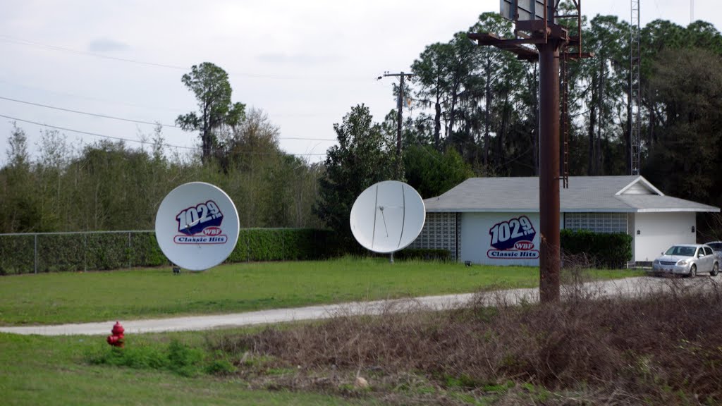 2014 02-25 Bartow, Florida Rte 17 & Radio Rd - station 102.9