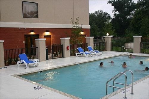 holidayinn pool
