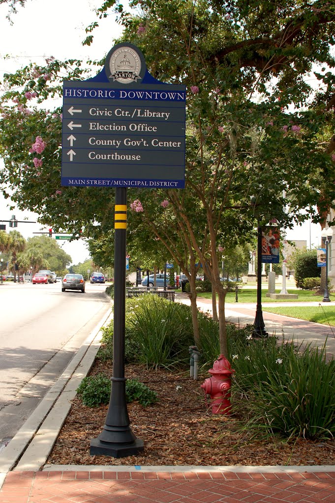 Historic Downtown Sign Post at Bartow, FL