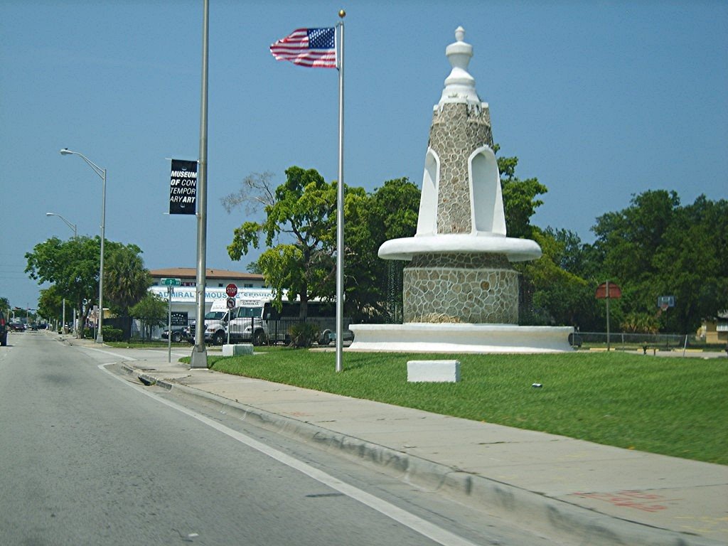 Dixie Hwy and 9 Ave. NE