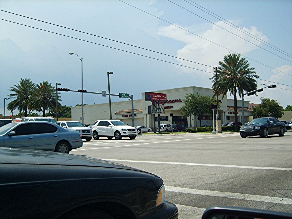 Farmacia en 125 Street y Dixie Hwy