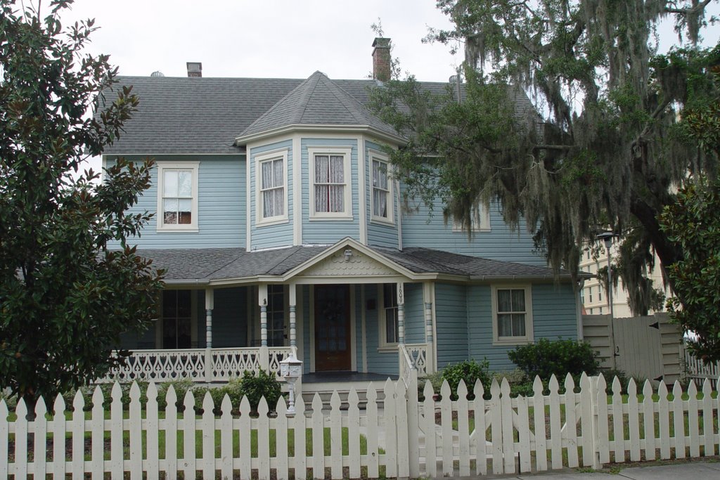 one of the oldest serviving houses on Curry Point, built in 1890s (7-2009)