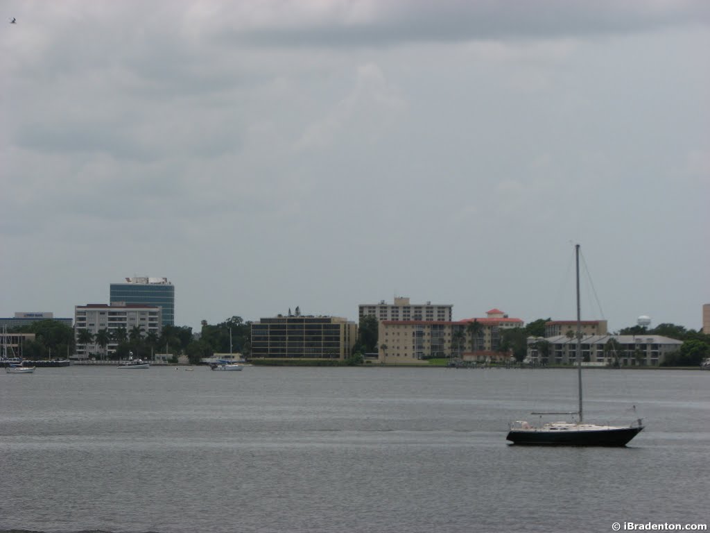 Bradenton on the Manatee river w/ sailboat