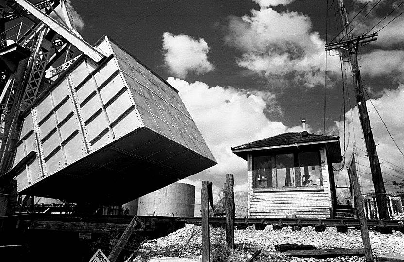 Bridge tender shack, Miami River, Miami, FL (1987)