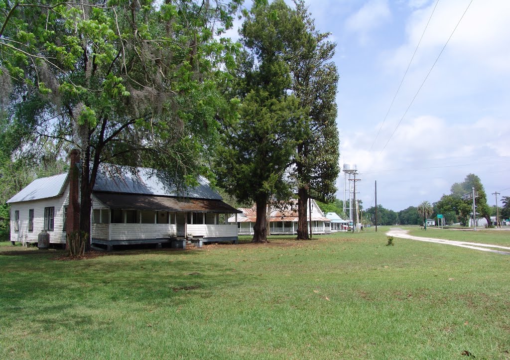 historic Cracker houses facing old railroad tracks, Brooker Fla (3-31-2012)