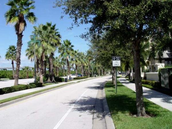 Royal Palm Pointe Entry