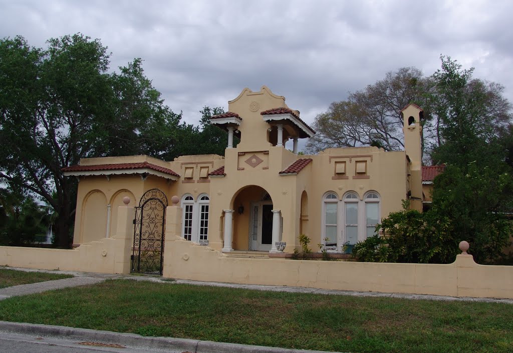 great example of Mediterranean Revival architecture, Gulfport (3-24-2012)
