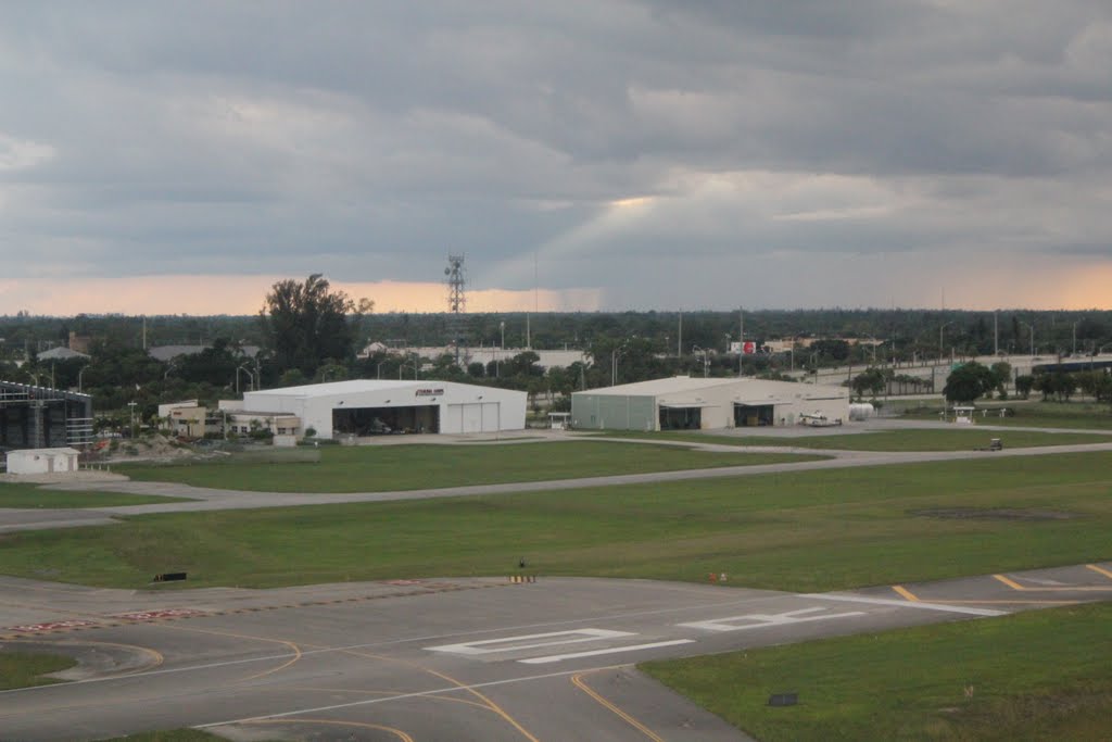 PBIA TRAUMA  AND SHERIFFS AVIATION SW OF FIELD