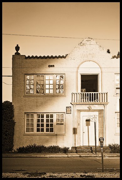 A vintage building in Hollywood, Florida