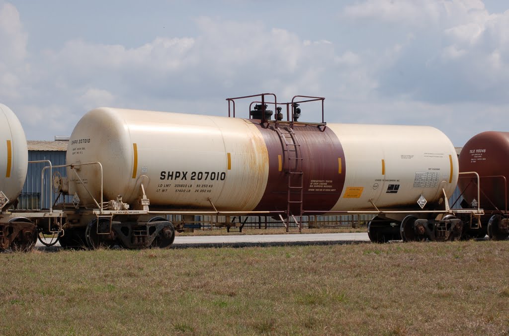 American Railcar Leasing, Inc. Tank Car No. 207010 at Bartow, FL