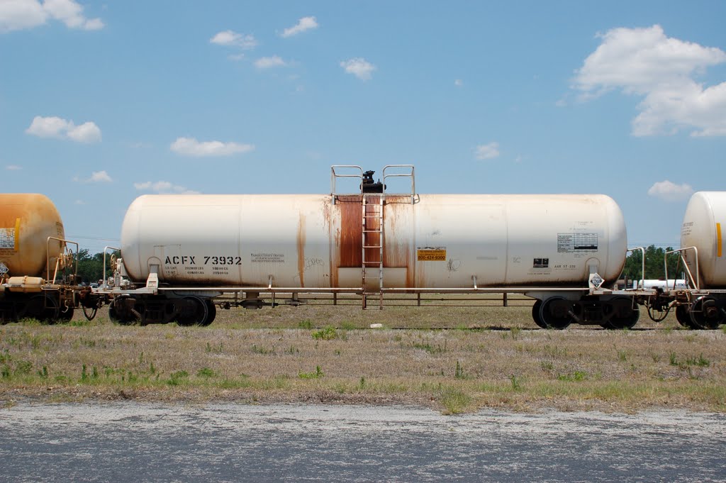 General Electric Rail Services Tank Car No. 73932 at Bartow, FL