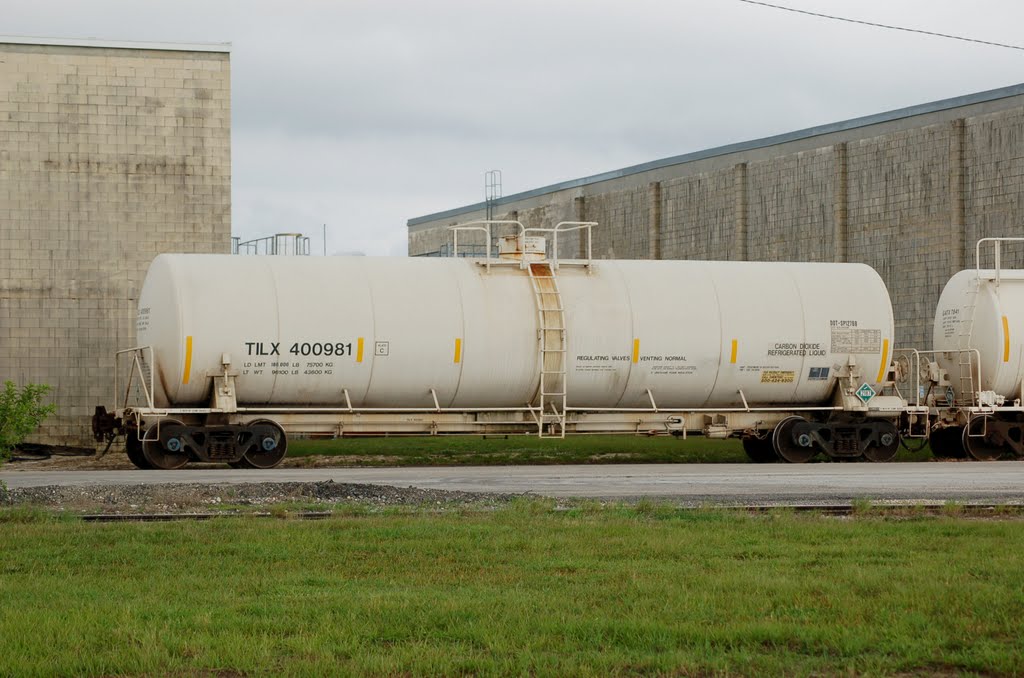 Trinity Industries Leasing Company Tank Car No. 400981 at Bartow, FL
