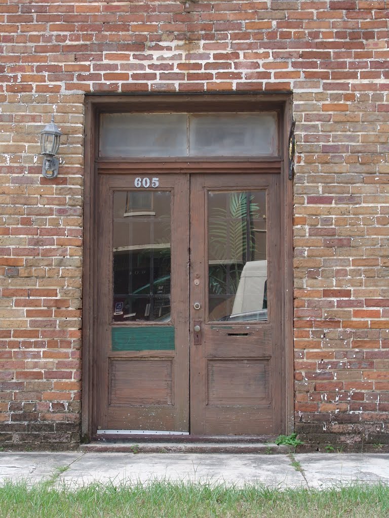 old building door, Green Cove Springs (9-13-2011)