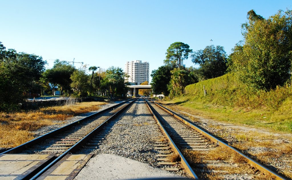 Crossing the double railway lines in San Marco