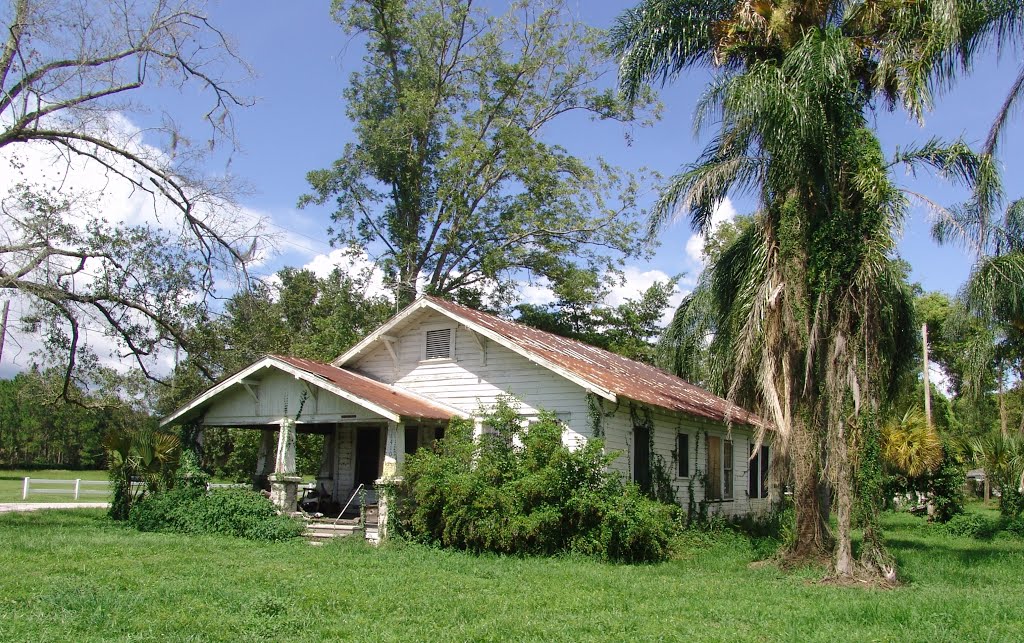 rustic Bungalow, Dover Fla (7-14-2012)
