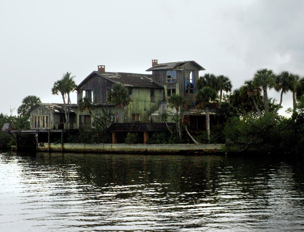 Ruined and abandoned dream house at Dragon Point