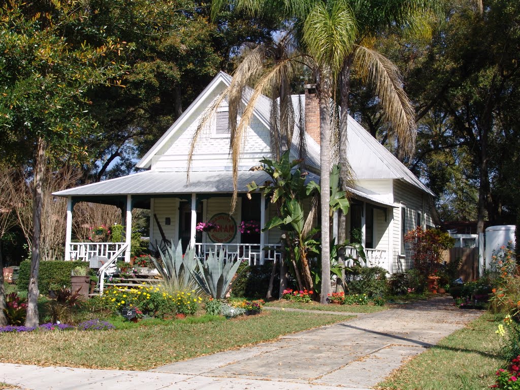 Florida style architecture, built around 1910, Maitland Fla (2-24-2011)