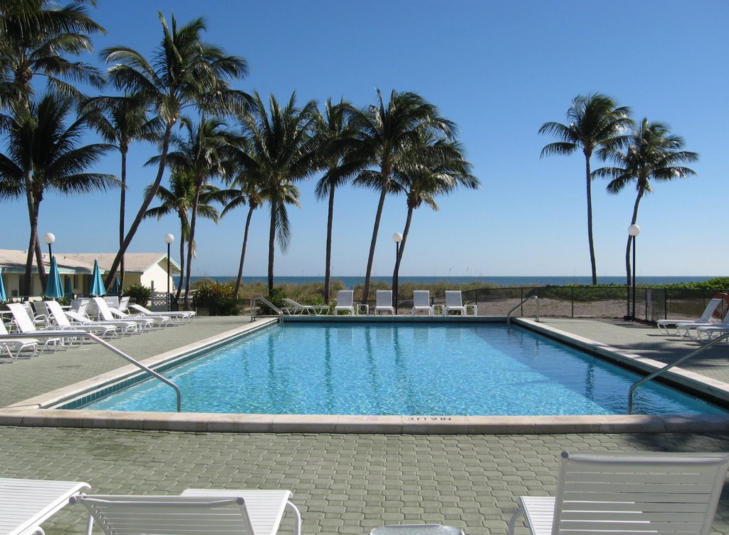 Pool at Silver Sands, Key Biscayne