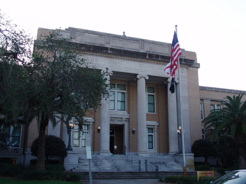 Pinellas County courthouse, built in 1917 side wings added in 1924, Clearwater (4-9-2011)