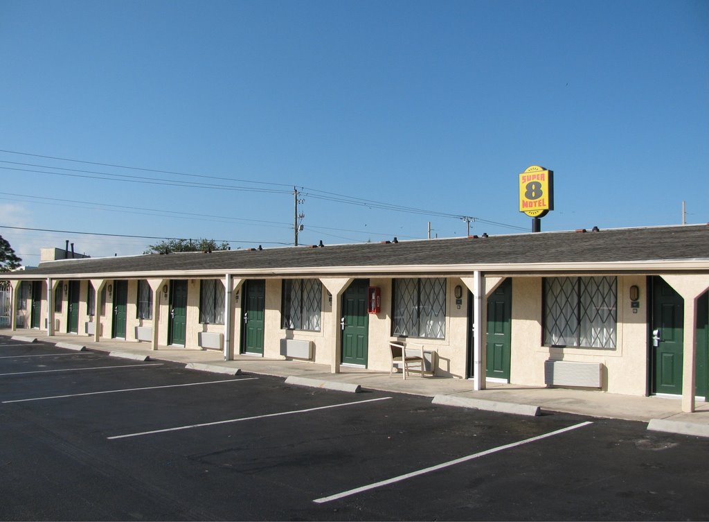 Motel 8 Lantana