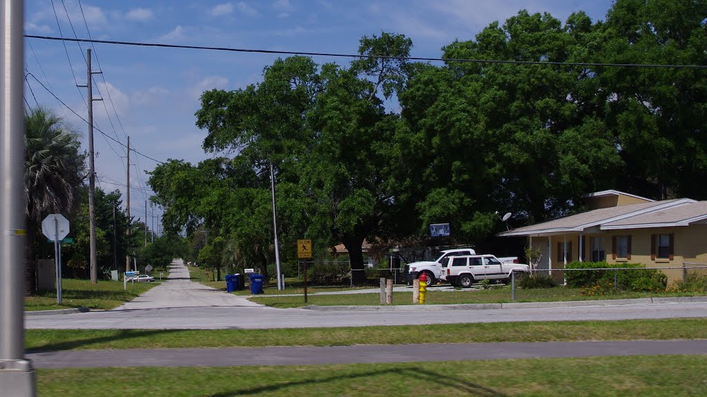 2014 04-05  Lake Alfred, Florida - Rte 92 at W Orange St.