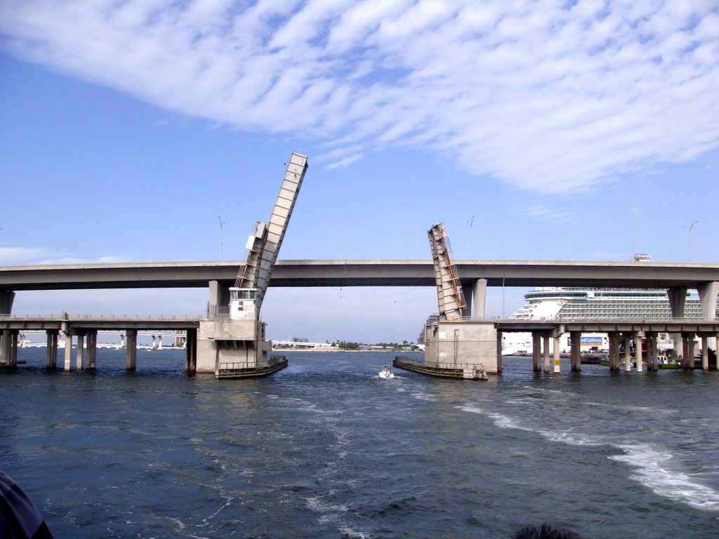 Open brigde - Biscayne Bay