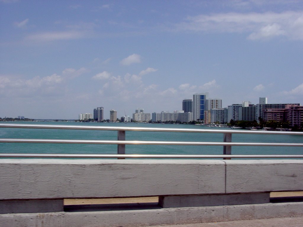 2004-05-05  114 Miami Beach from the Bridge