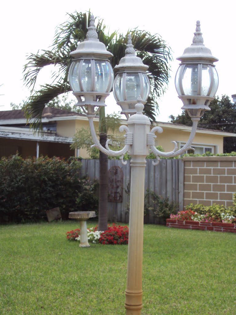 Lanterns Pole