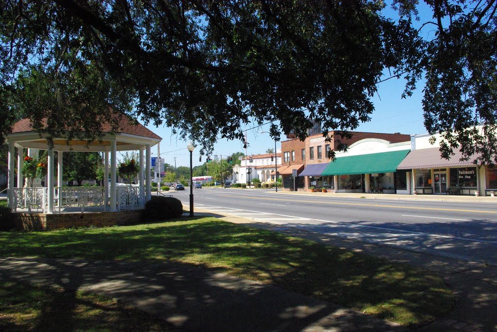 Downtown Marianna looking west on US 90