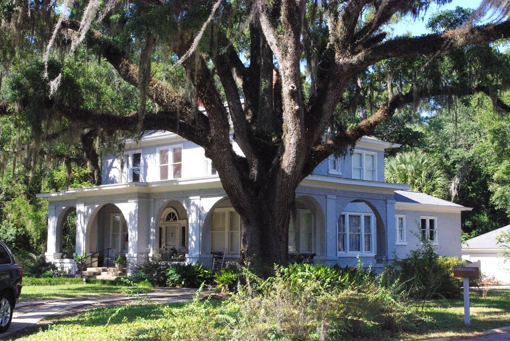 Old home on US 90