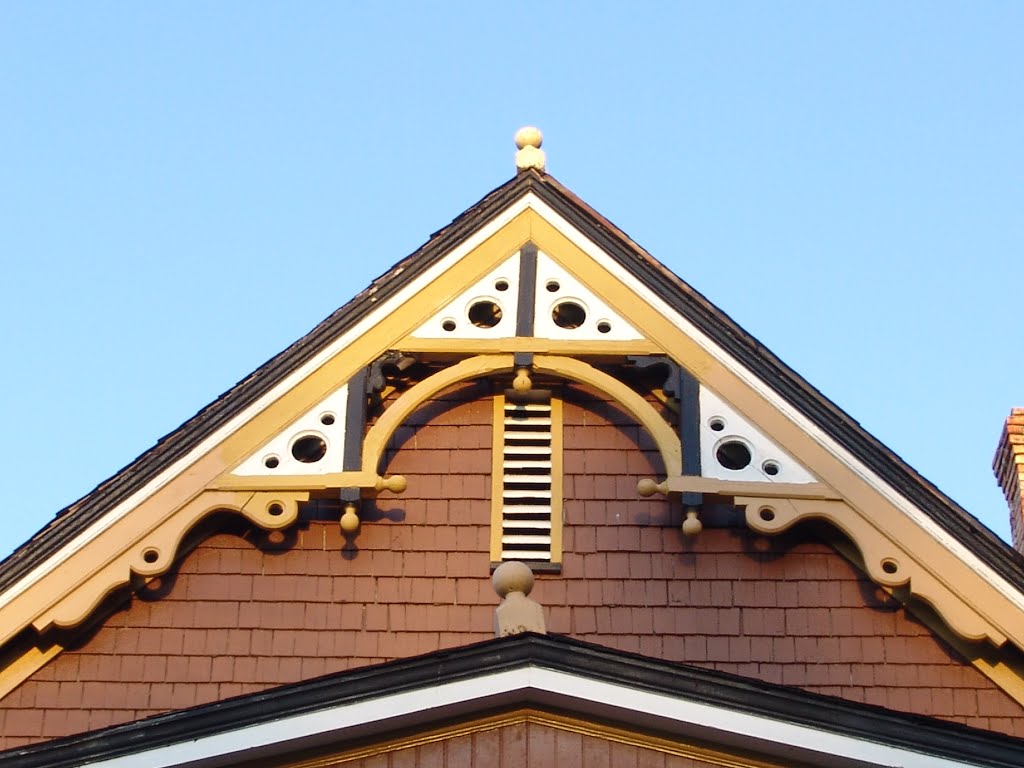 victorian gable, Marianna Fla (1-3-2012)