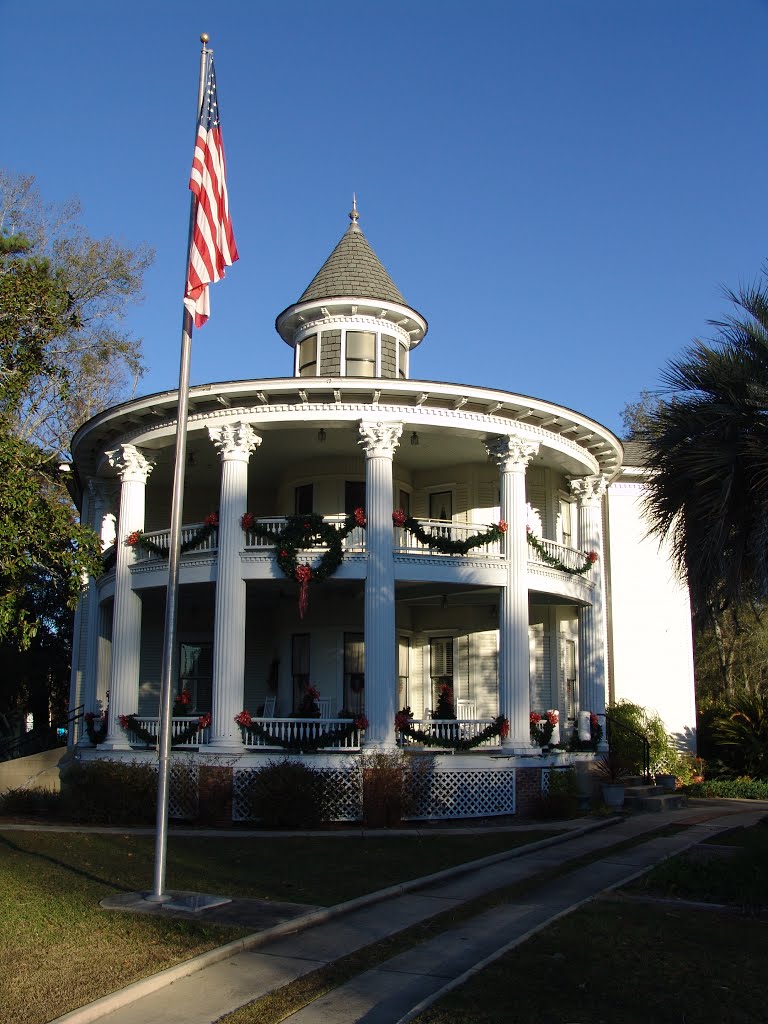 one of a kind disign for Florida, 1895 Russ house, Marianna Fla (1-3-2012)