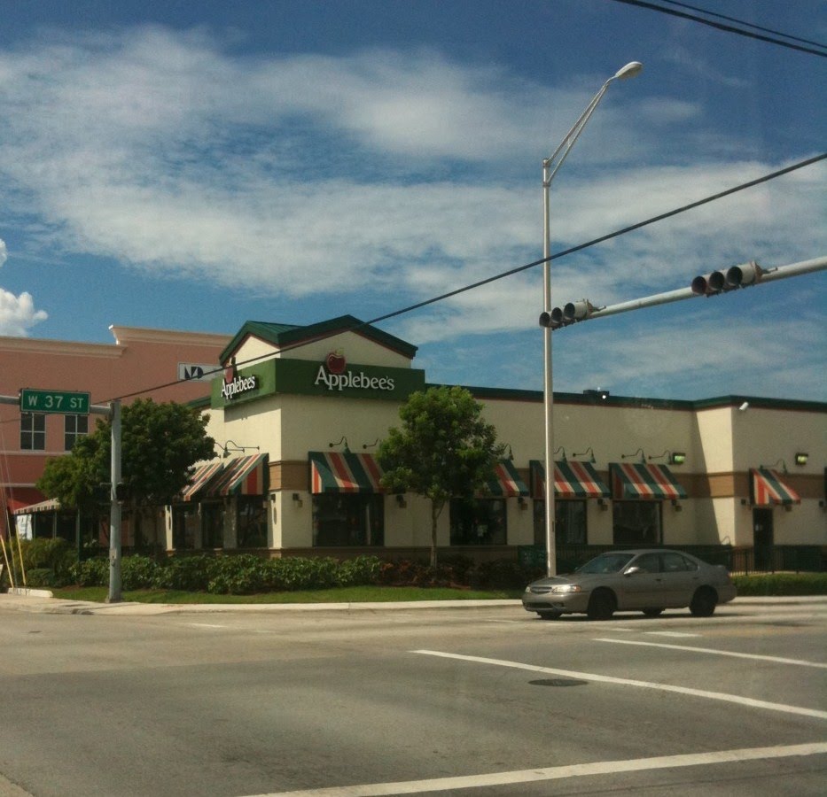 West 16 Avenida y 27 Street, Hialeah