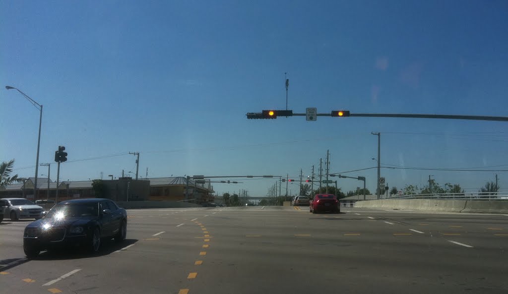 Puente en Okeechobee y la 16 Avenida