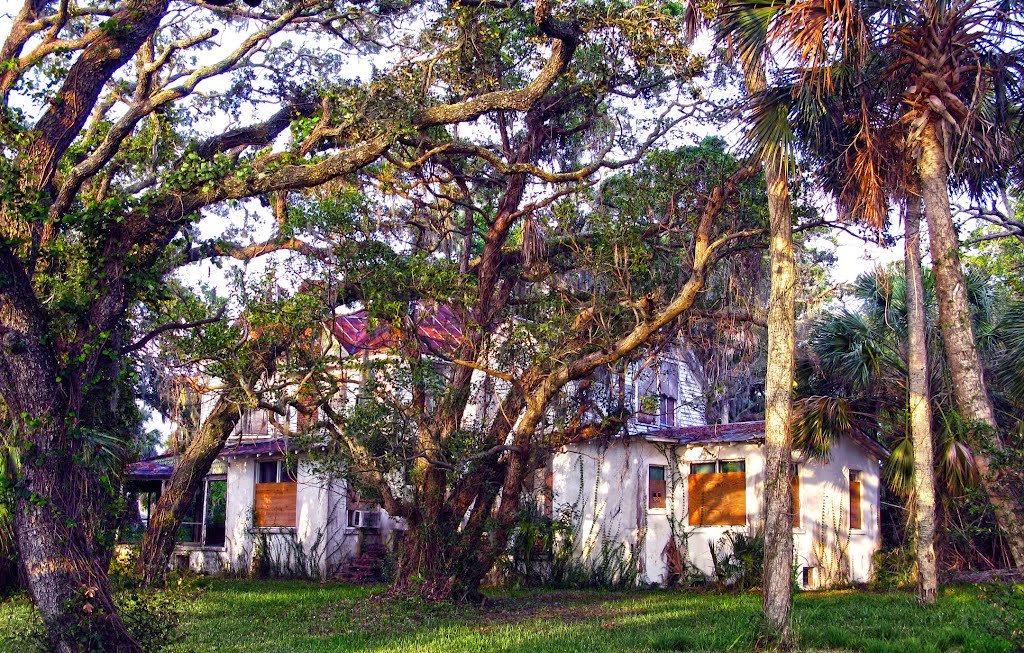 The Old Mansion:  Green Gables going to ruin