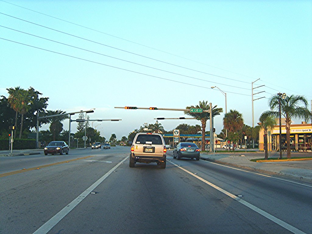 Dixie Hwy y 135 calle del NE