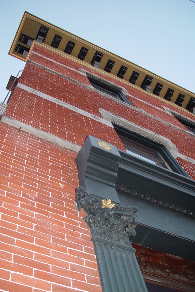 wall detail of the 1885 Marion block building (1-2009)