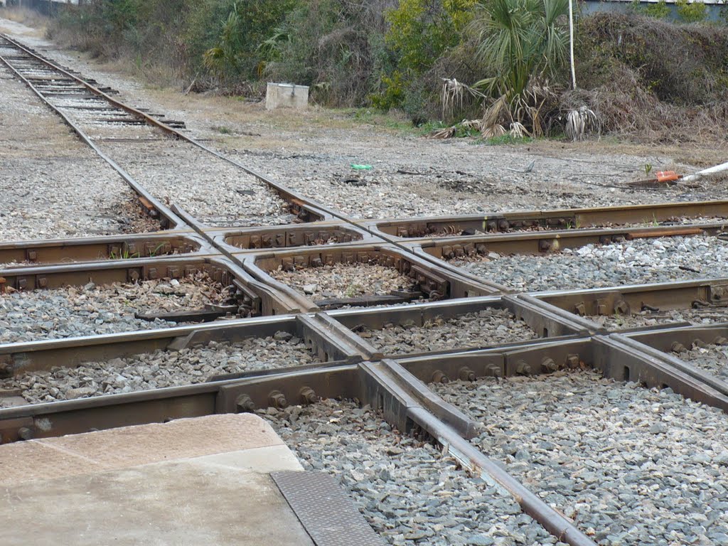 TRAIN TRACKS (CROSS TRACKS )